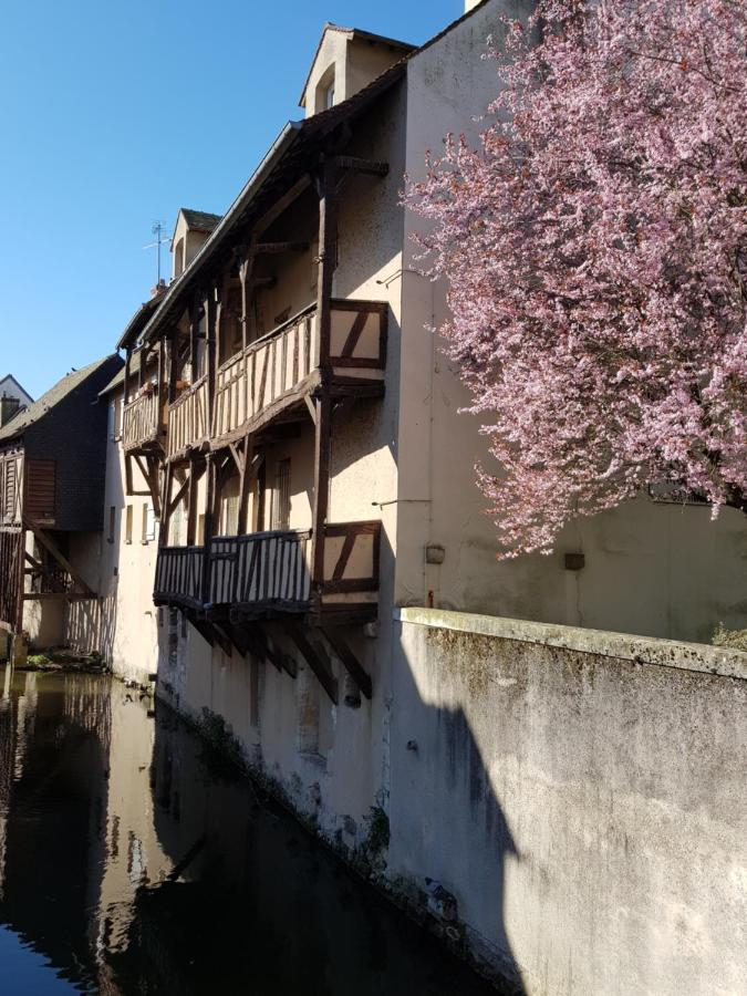 La Maison Virginie 1 A 2 Pers Charmant Hyper Centre- Cour- Parking- Linge- Fibre- Proximite Lac Canal Piscine Montargis Buitenkant foto