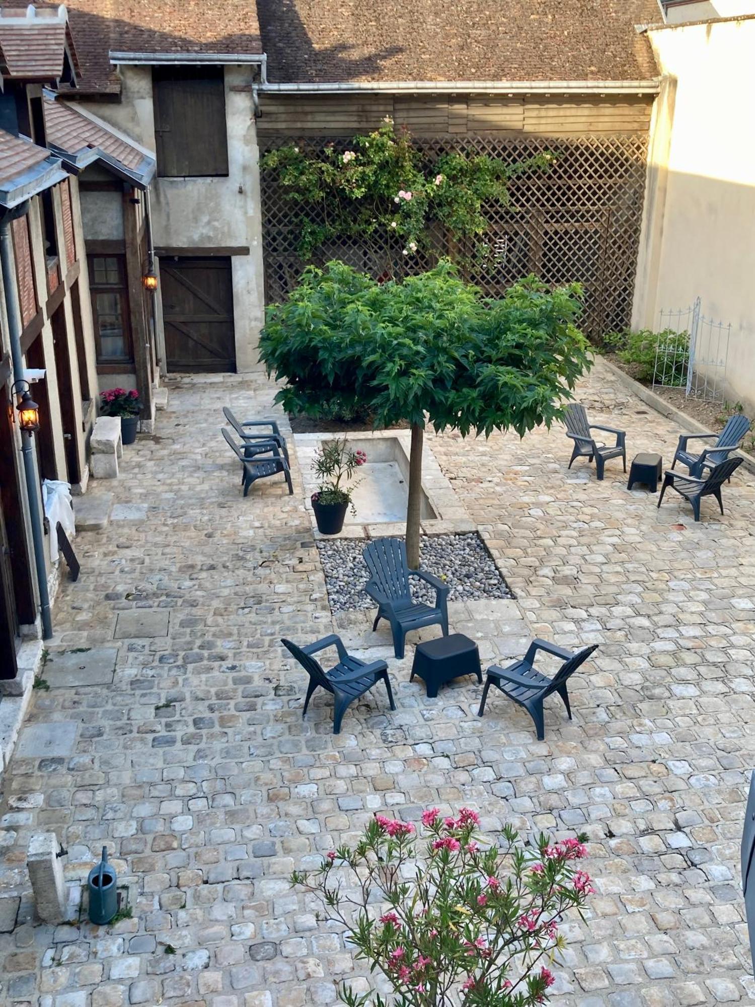 La Maison Virginie 1 A 2 Pers Charmant Hyper Centre- Cour- Parking- Linge- Fibre- Proximite Lac Canal Piscine Montargis Buitenkant foto